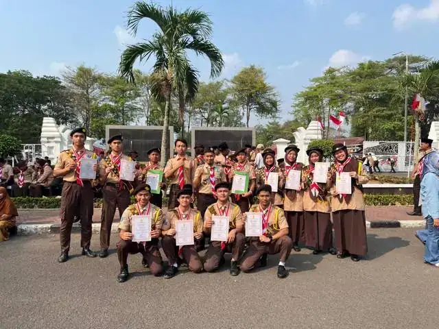 Penerima Pramuka Garuda dengan piagam